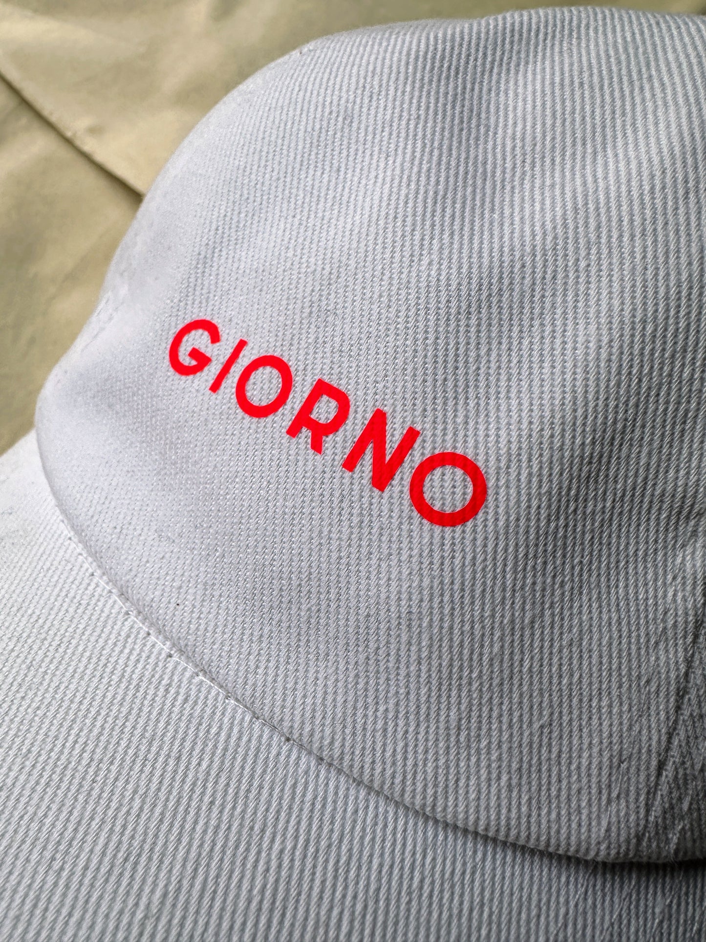 GIORNO Cap / Weiß - Neonrot
